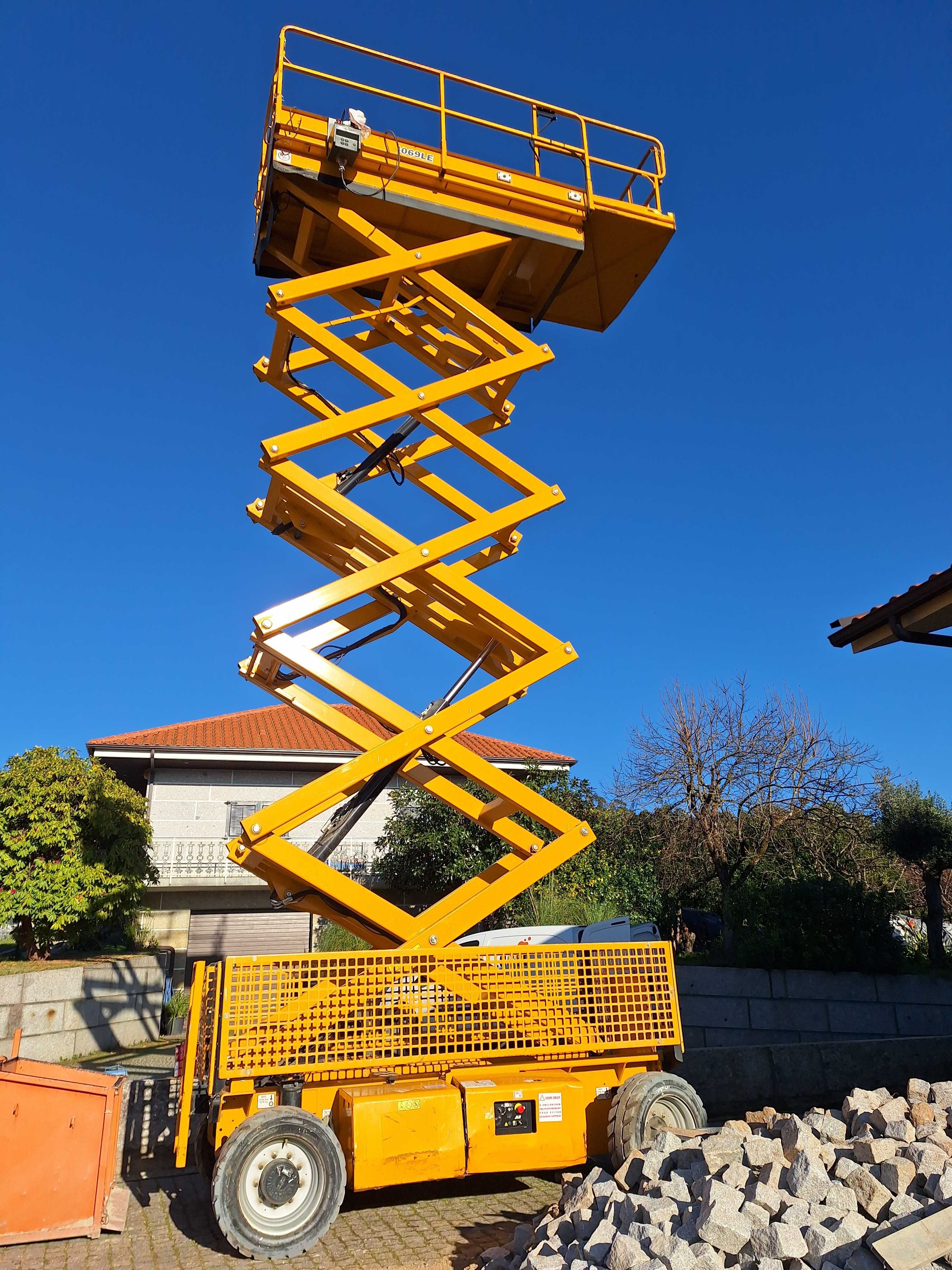 Maquina elevatoria tesoura JLG 4069 LE