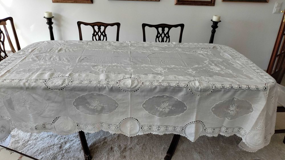 Toalha em linho e organza com bordado da Madeira 280x 140 cm