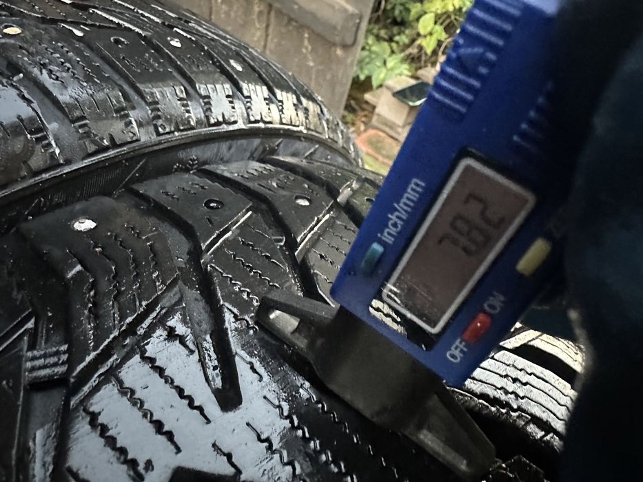 Шини зима шипована 215/60 R17