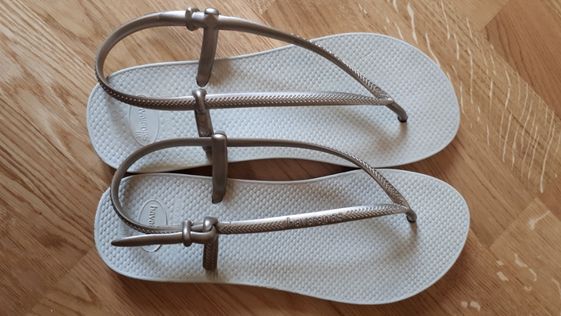 Havaianas douradas como novas n. 39-40