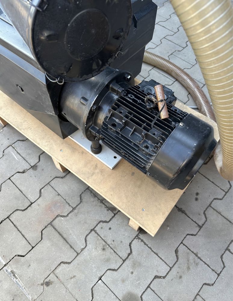 Pompa próżniowa Becker U4.190 SA/K CNC 184/200 m3/h 3 mbar