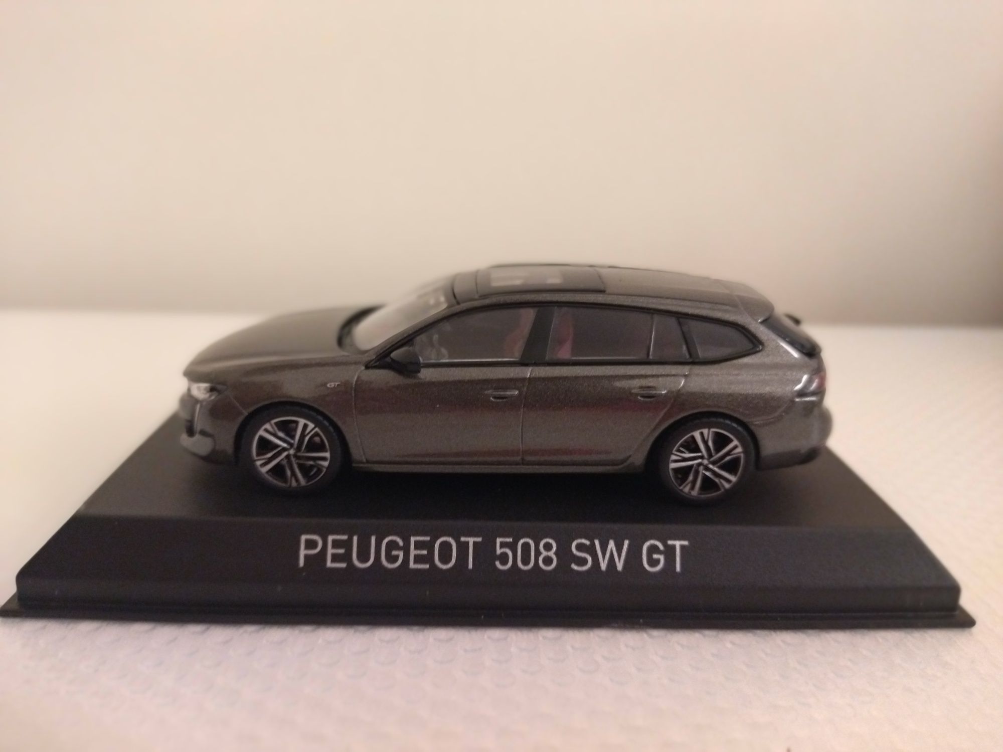 Miniatura Peugeot 508 SW 1/43 Nova