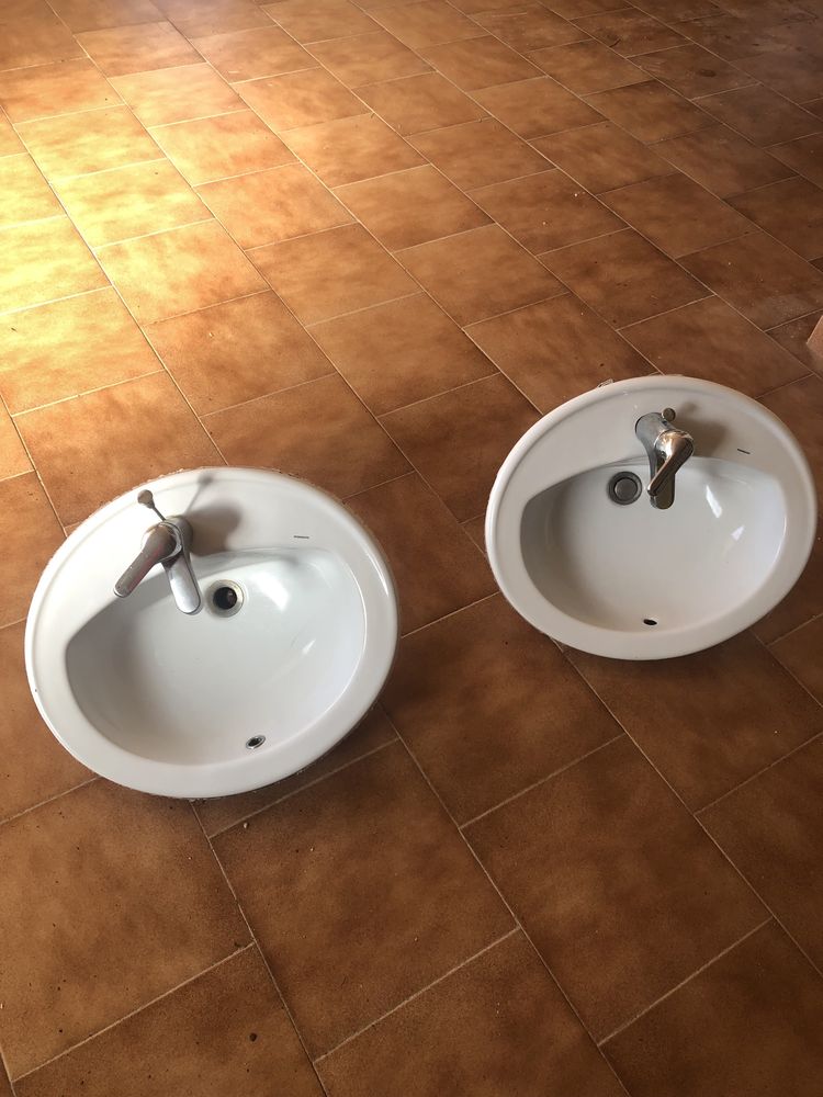 2 lavatorios com torneia