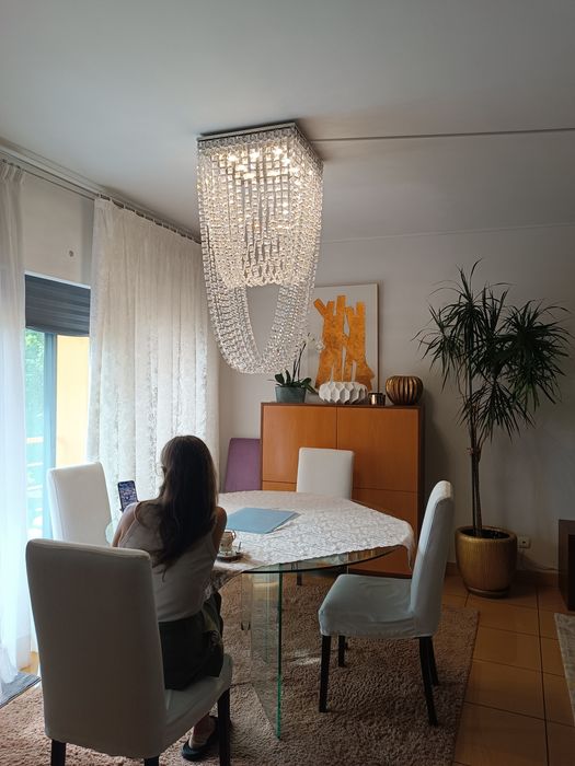 Candeeiro de Teto Contemporâneo em Cristal – Design Escultural e Sofis