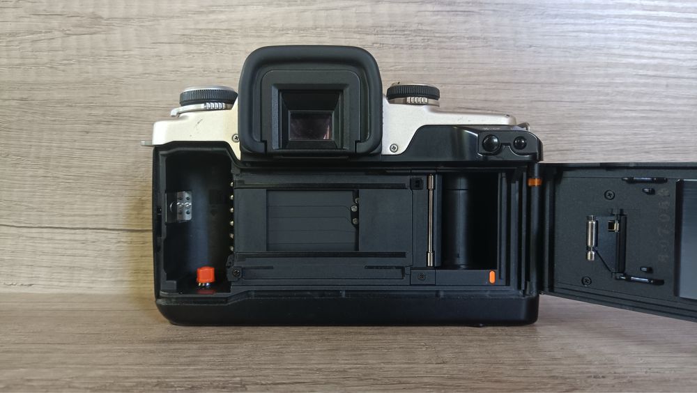 Canon EOS Elan IIE. Плівкова камера