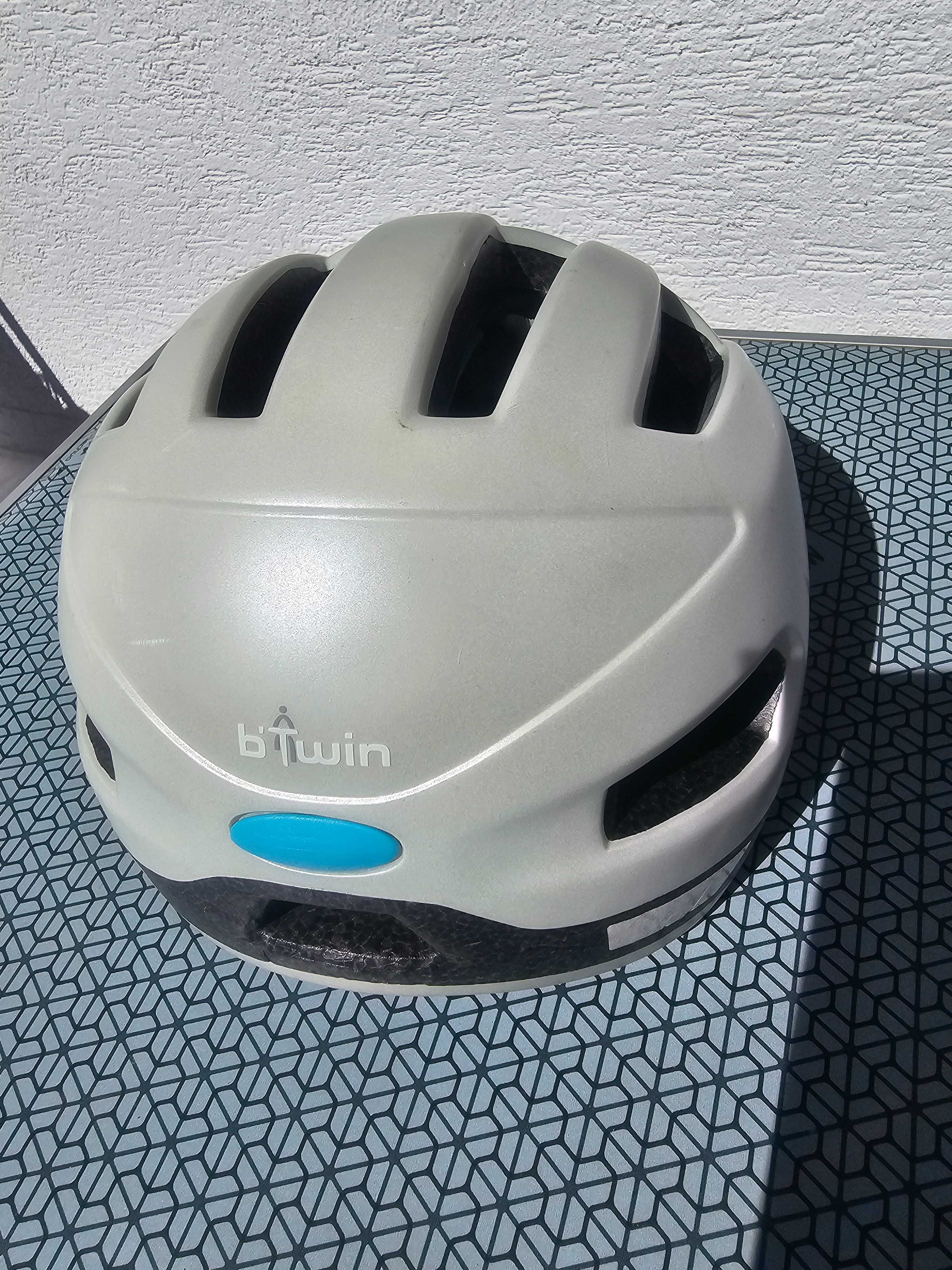 Kask rowerowy b'Twin, rozmiar 56-61 cm.