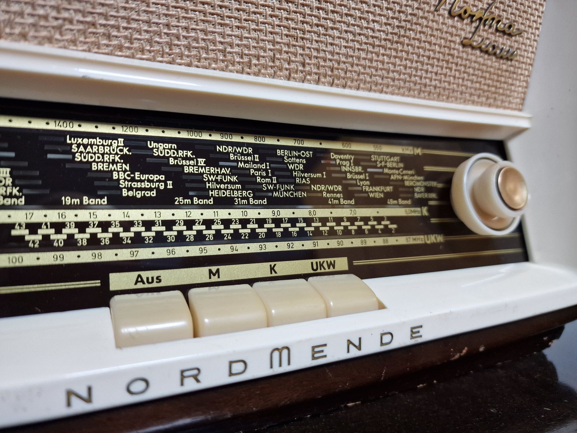 Rádio antigo reparado Nordmende