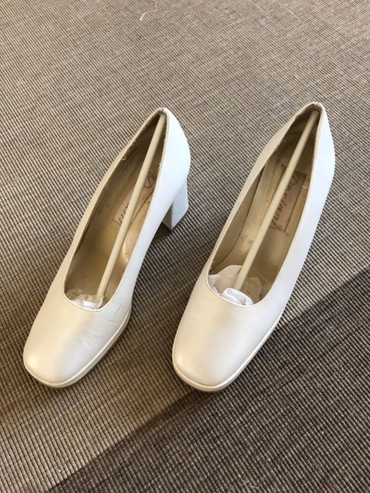 Vestido de noiva com oferta dos sapatos num 37