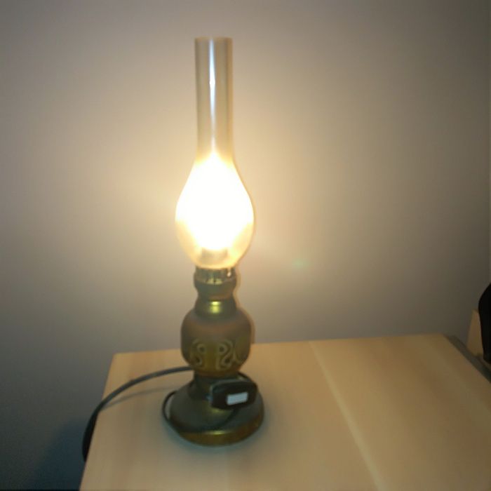 lampka w kształcie lampy naftowej