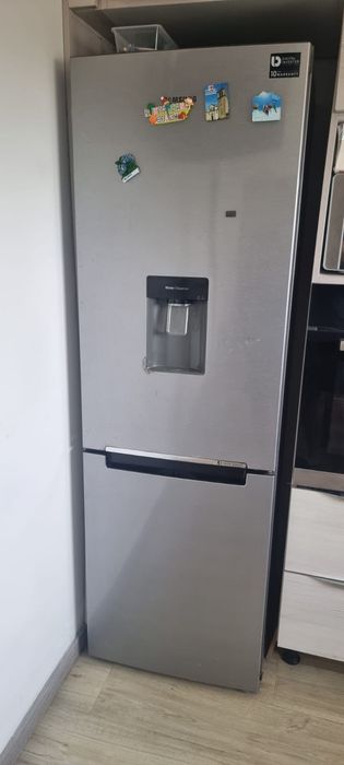 Frigorífico combinado Samsung com depósito agua