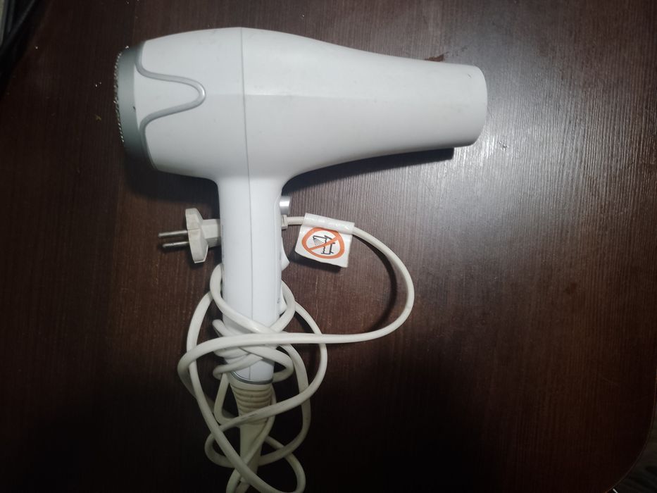 Фен для волосся сушити