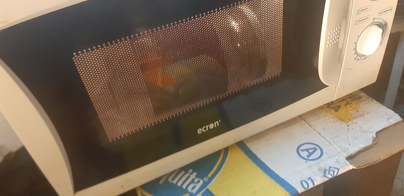 Microondas a funcionar muito bem