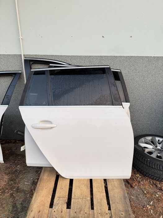 Bmw e61 e60 kombi drzwi tył lewe prawe 300/0 Alpinweiss