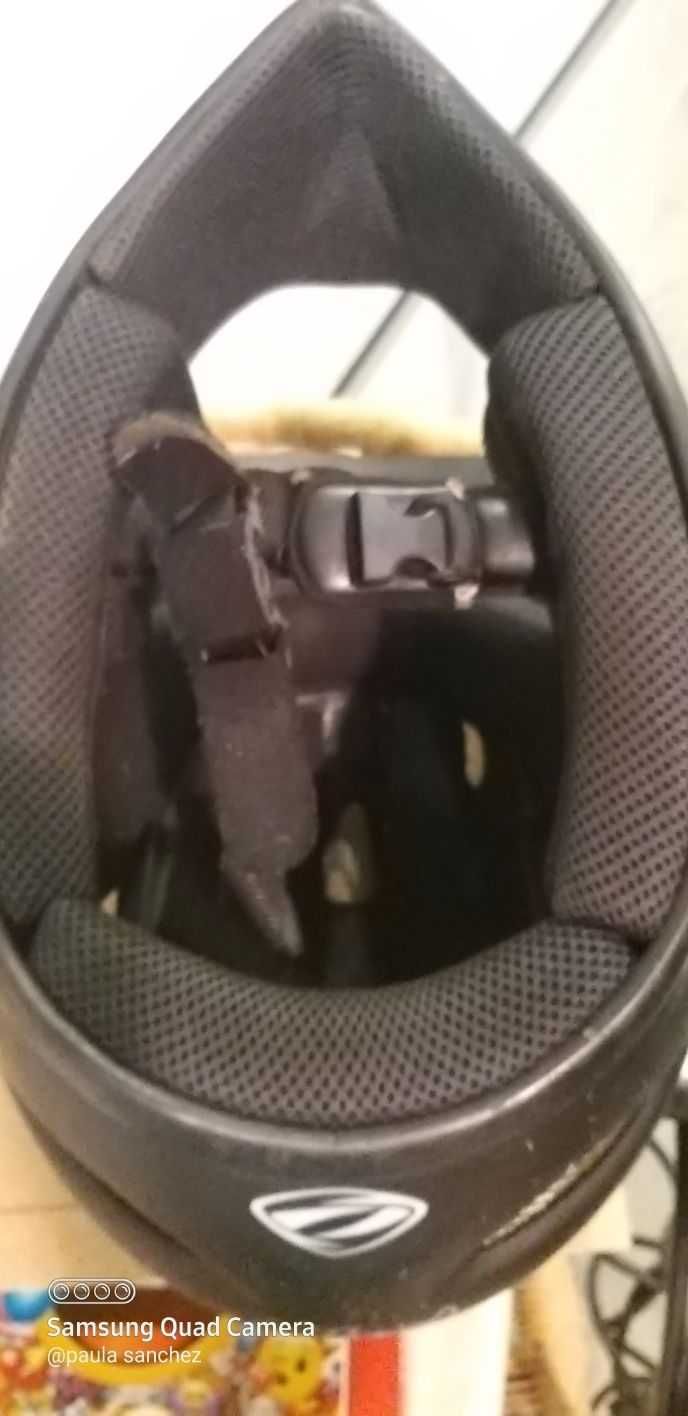 Capacete de BMX Monster usado em bom estado