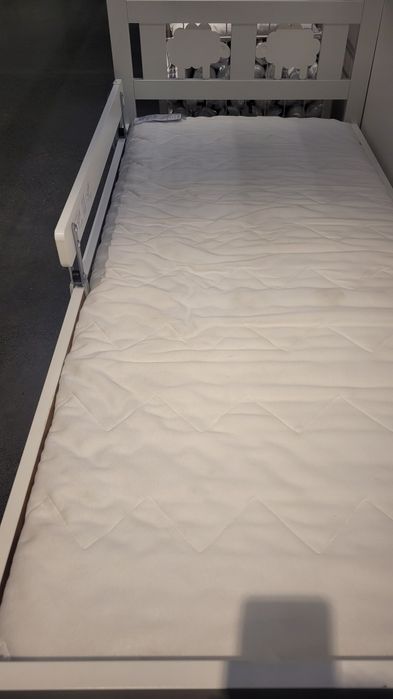 Cama criança, colchão e proteção lateral
