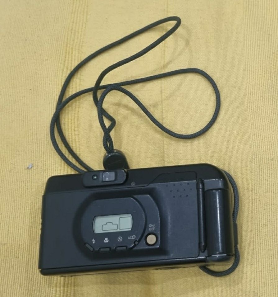 Máquina Fotografica para peças ver fotos tampa não tranca