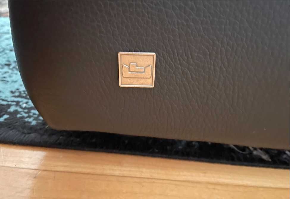 Кожаный диван  черный   трехместный бренд Shilling  Б/у.Германия