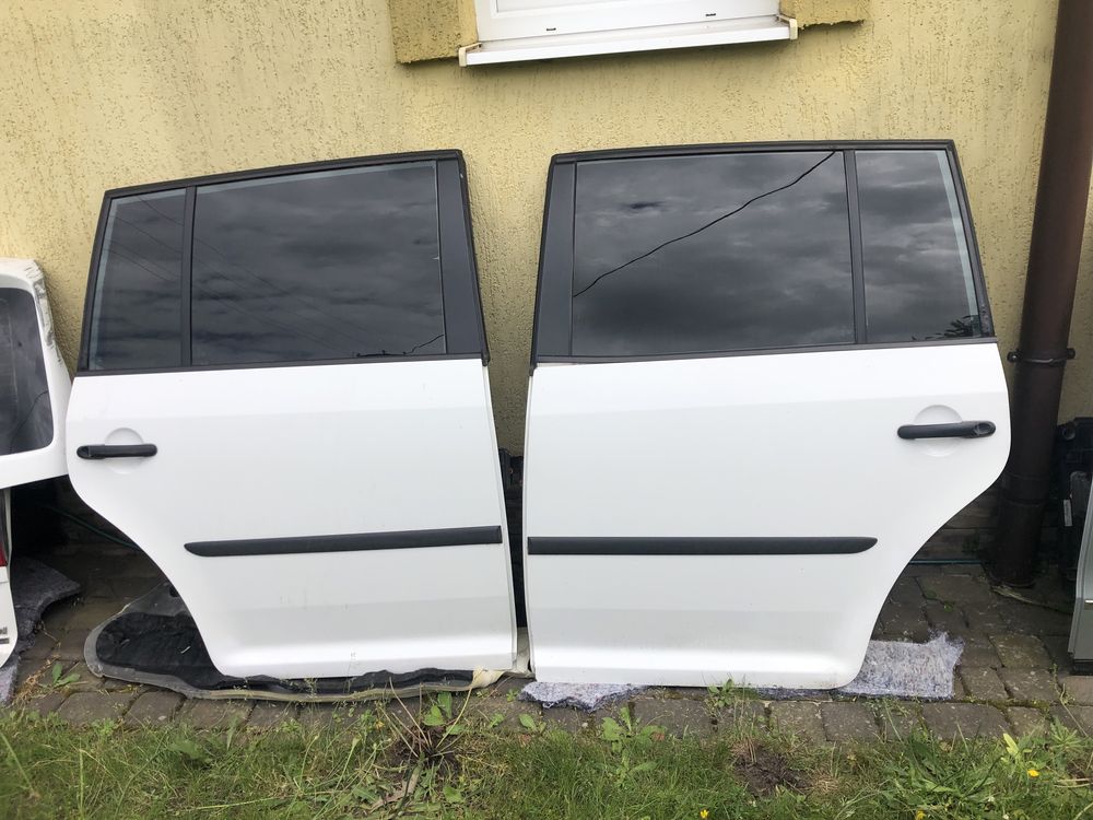 VW Touran Четверть 5K6955711B Двері Фольцваген Тоуран