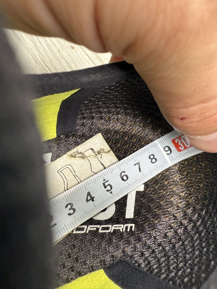 Мужские яркие кроссовки under armour speedform velociti