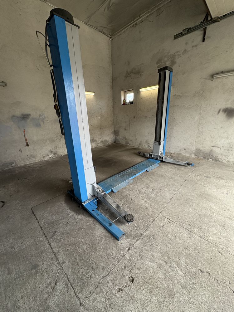 Podnosnik samochodowy śrubowy 3200kg Space RAVAGLIOLI KPS32