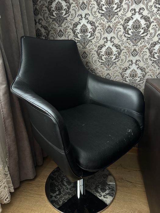 Крісло офісне або домашнє