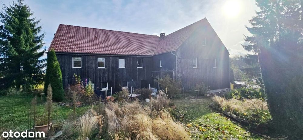 Poniemiecki dom z dochodowym biznesem!