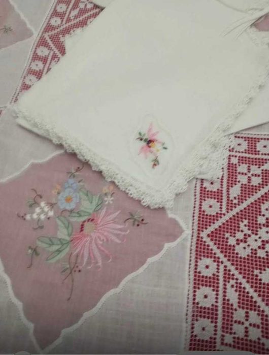 Toalha de mesa Madeira ,linho fino e organza, entremeios de renda Filé