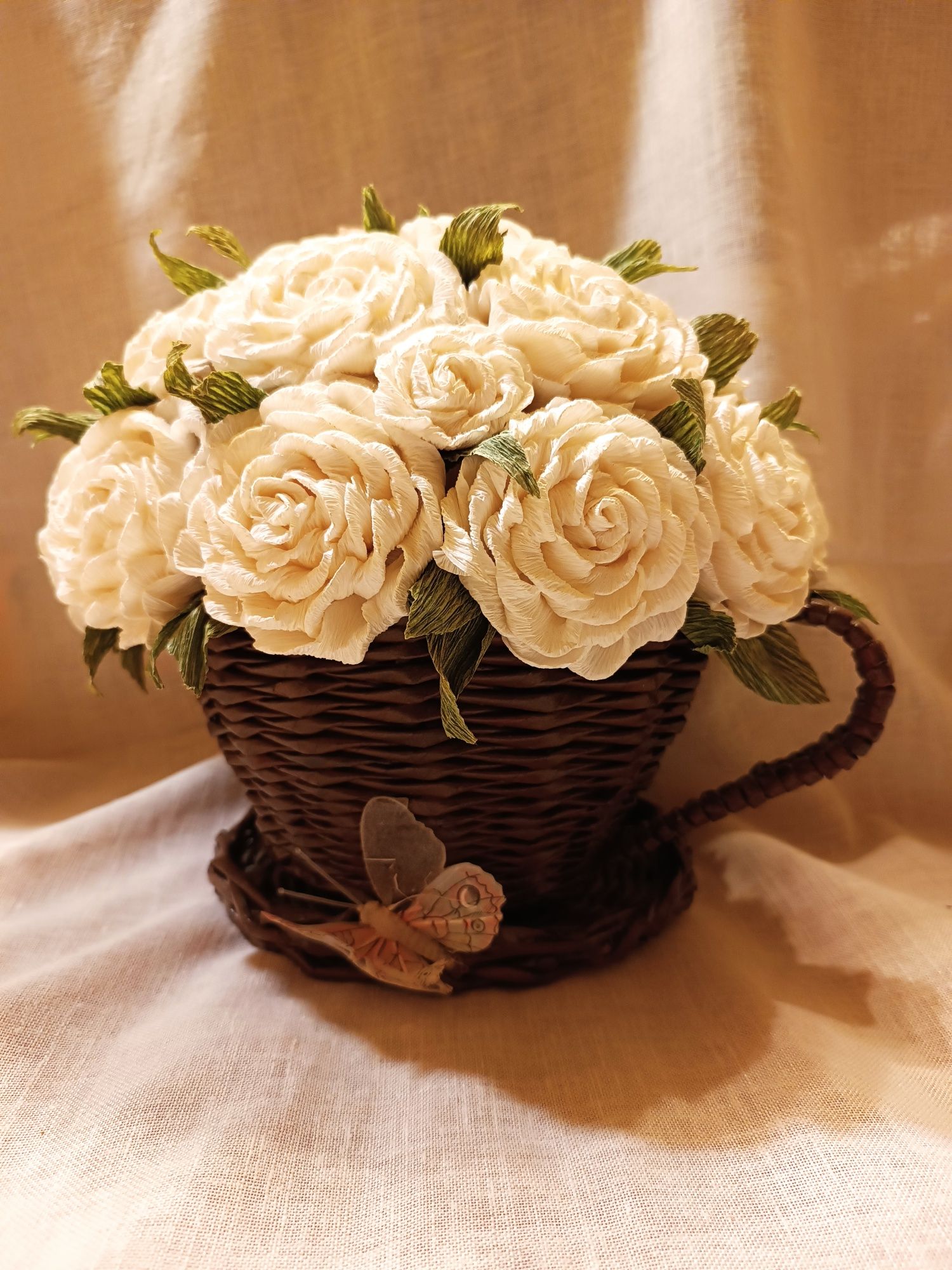 Bukiet kwiatów z krepy, krepiny, kosz z wikliny papierowej, hand made