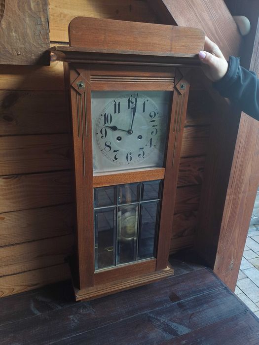 Stary Zegar retro vintage wiszący z wahadłem w dobrym stanie sprawny