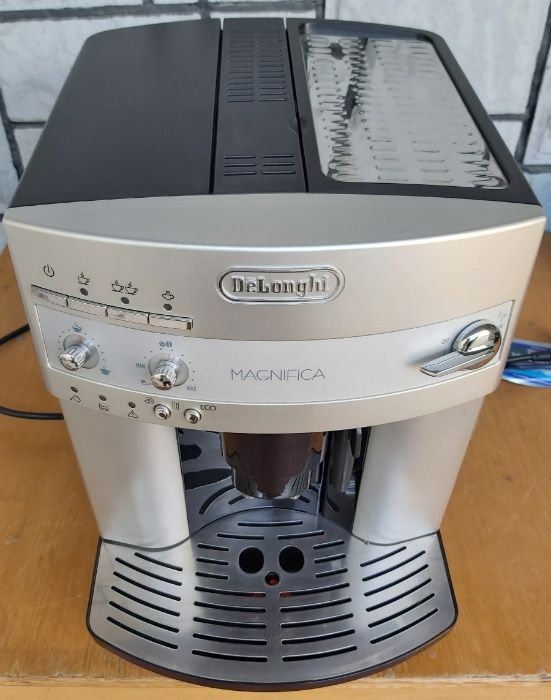Кофемашина кофеварка Делонги Delonghi ESAM 3200 S серебристая