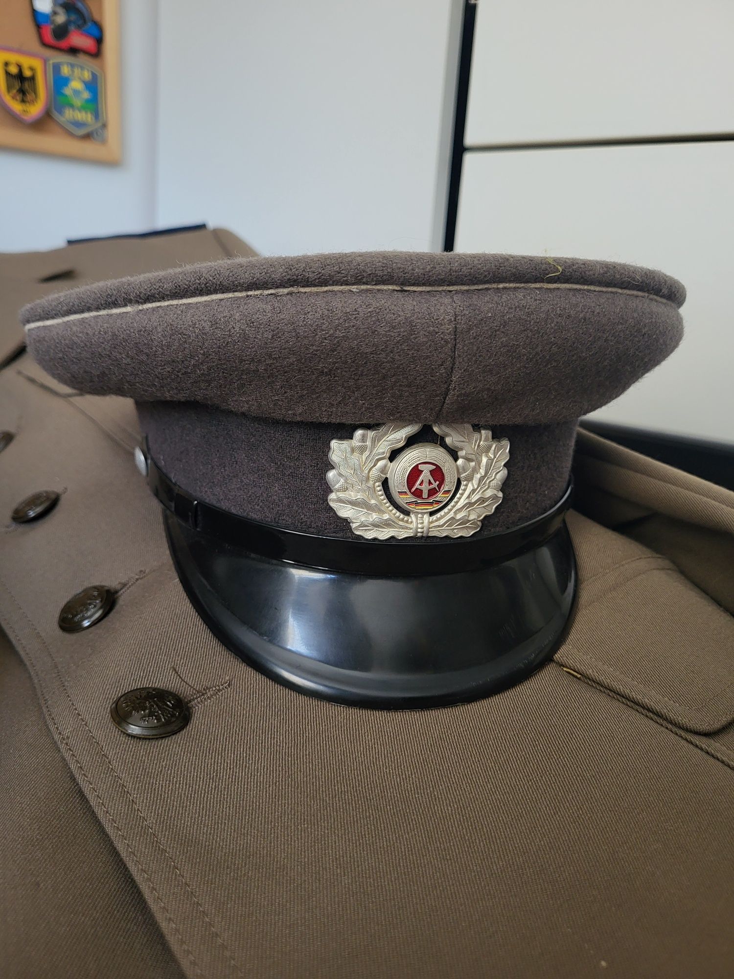 Mundur galowy oficera NVA + bluza polowa + czapka NVA