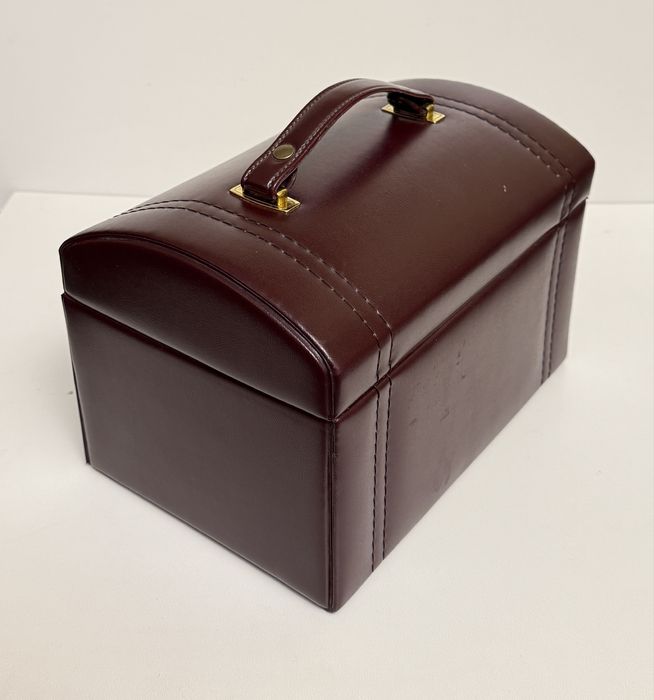 Kuferek na biżuterię