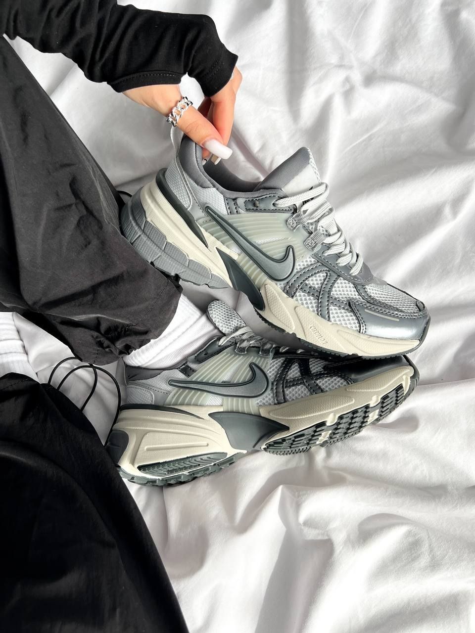 Кросівки Nike Wmns V2K Run 'Pure Platinum Wolf Grey'