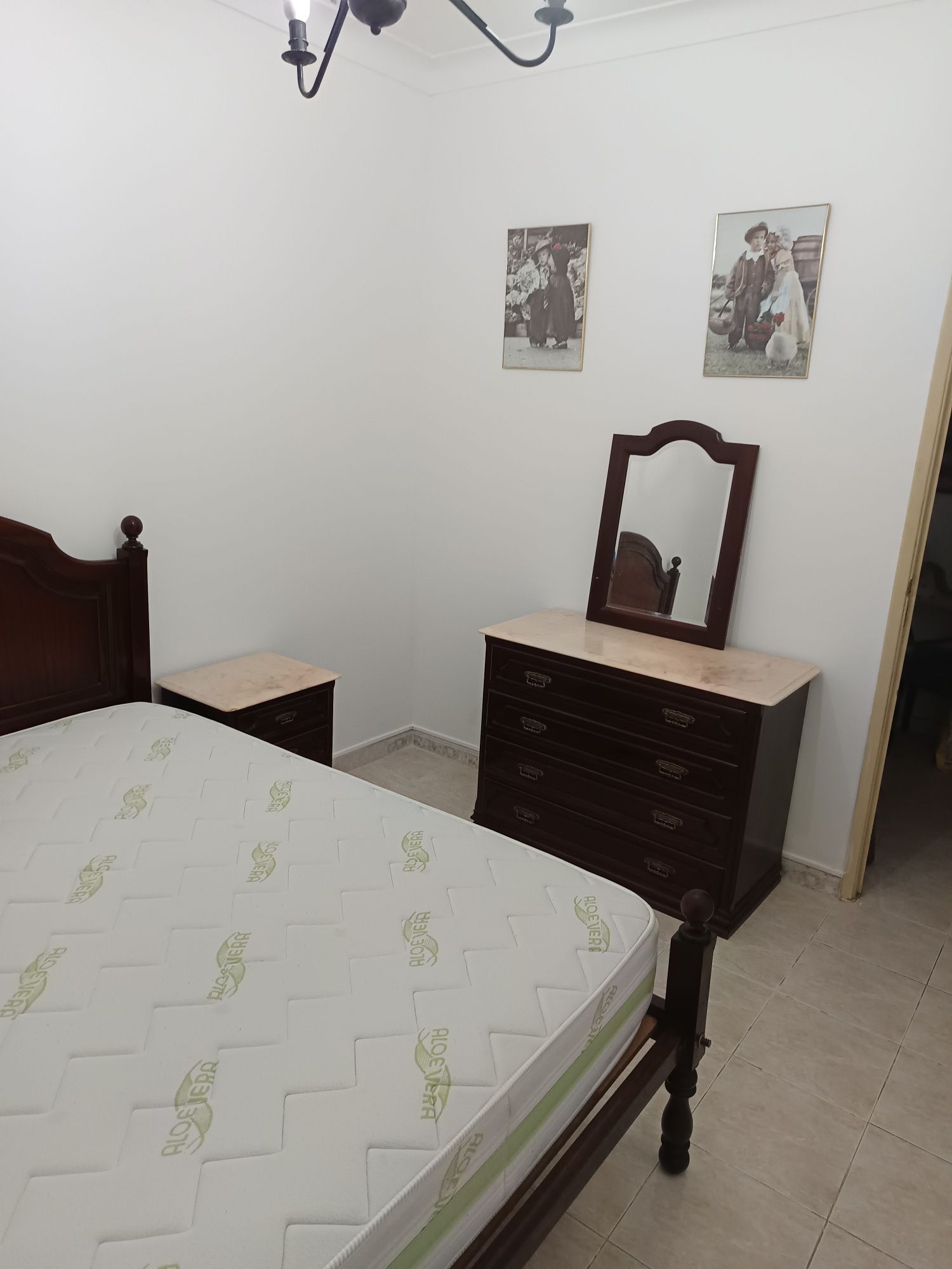 Quarto para arrendar em Alverca para senhora