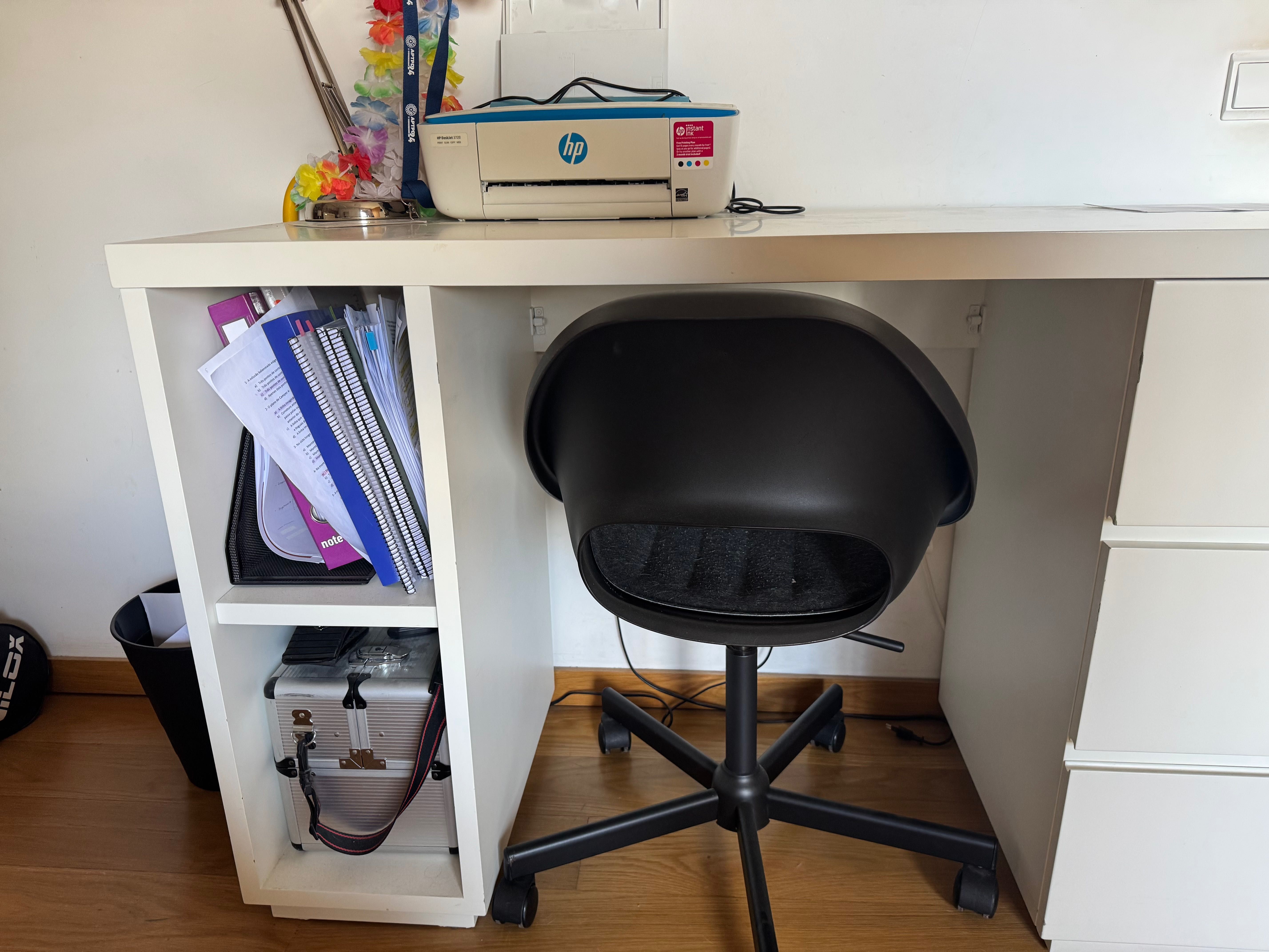 Secretaria com arrumação