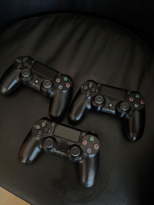 3 Controles PS4 – 2 Originais + 1 Compatível