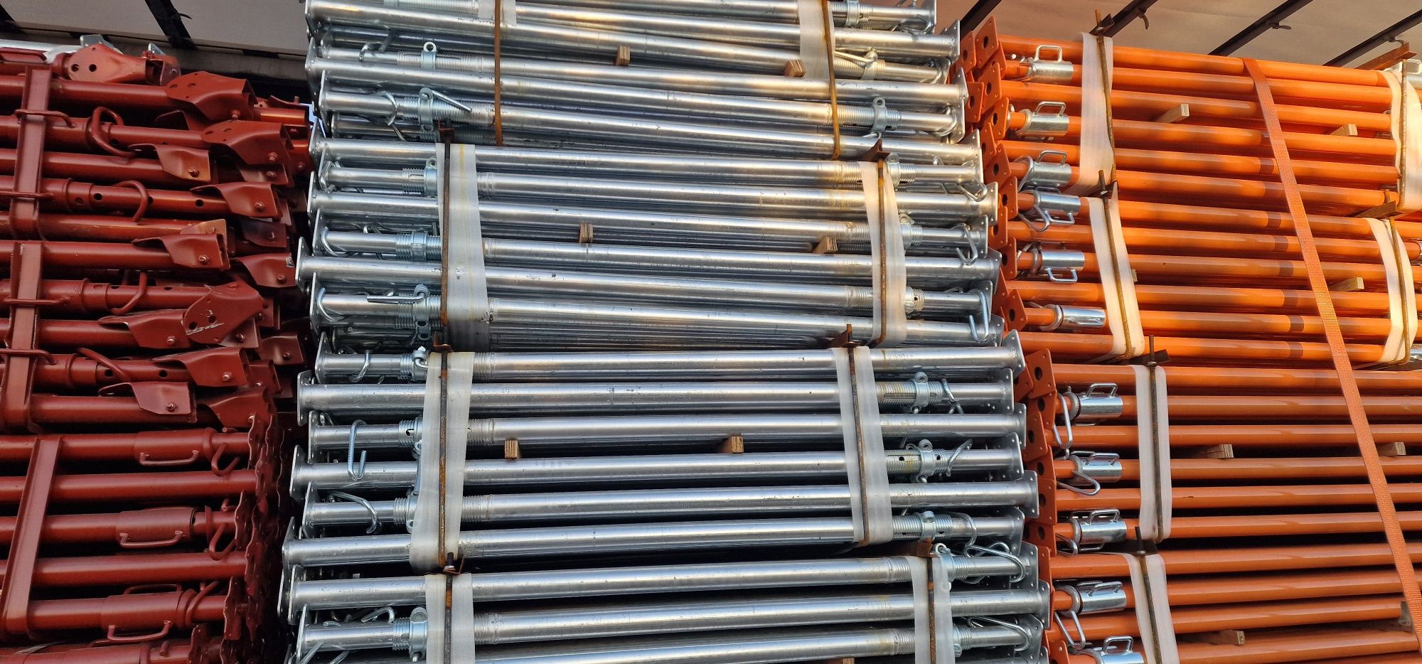 Podpory ocynkowane stemple  4 m 14 x 20 kn