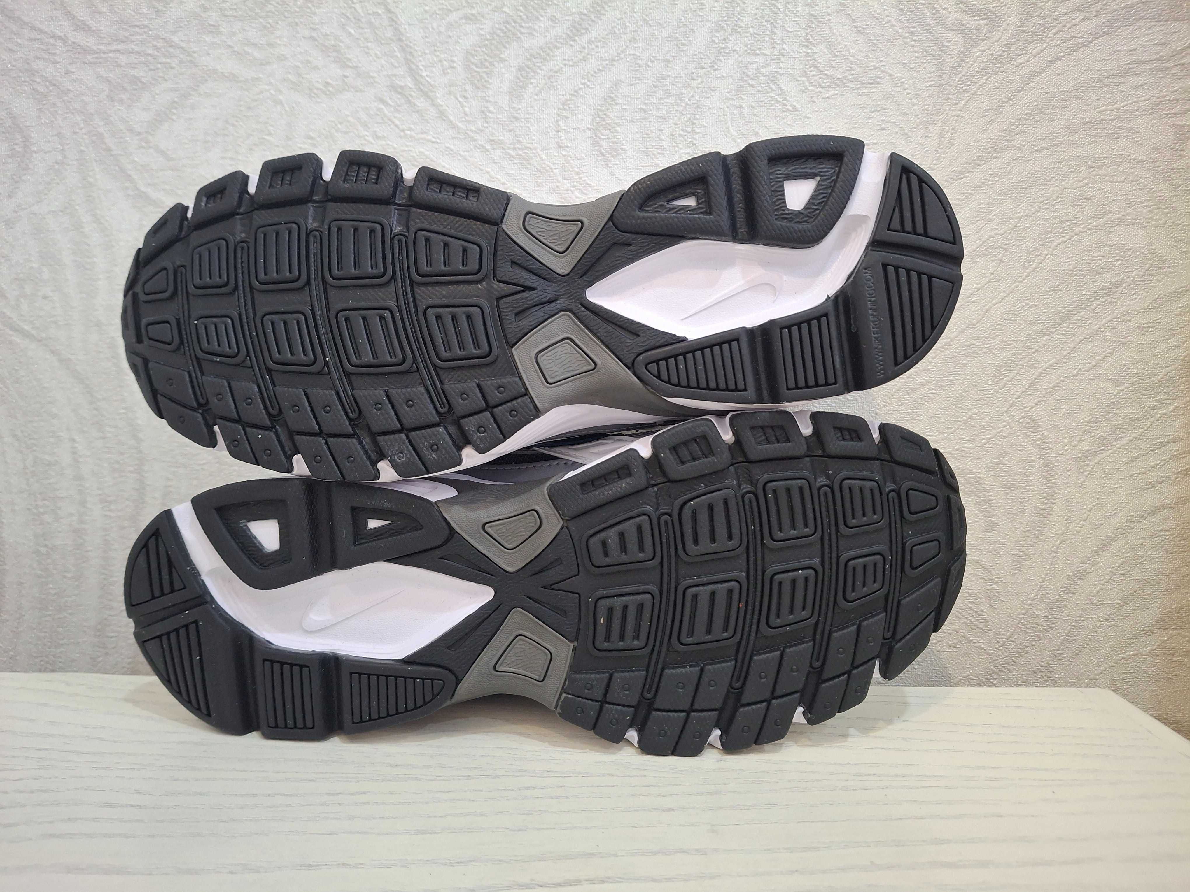 Кросівки NIKE Initiator Нові 40р.
