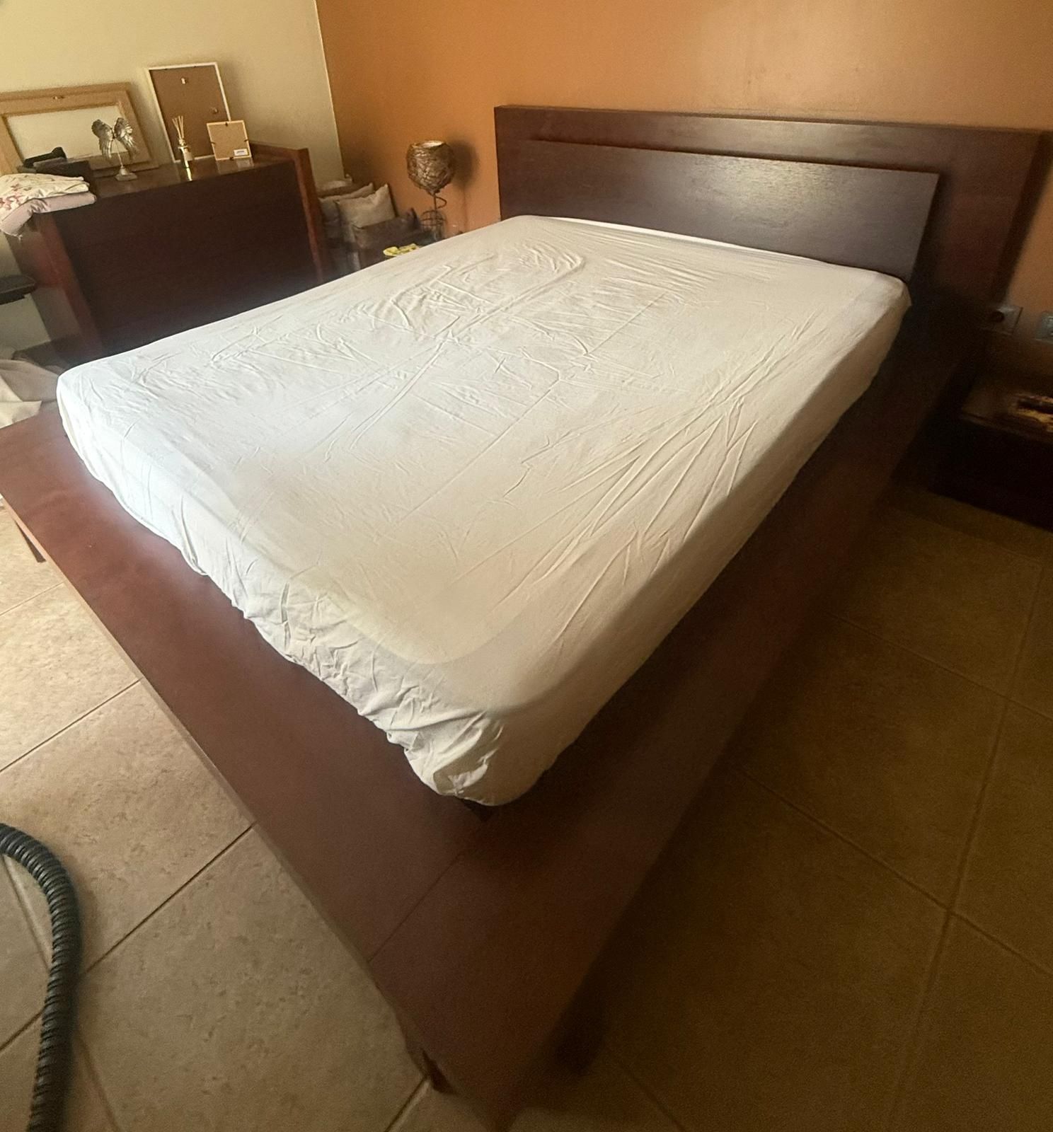 Cama casal completa c/ cómoda