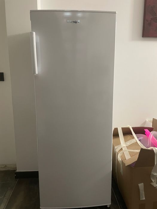Arca vertical com gavetas ELECTRONIA nova 160l com garantia