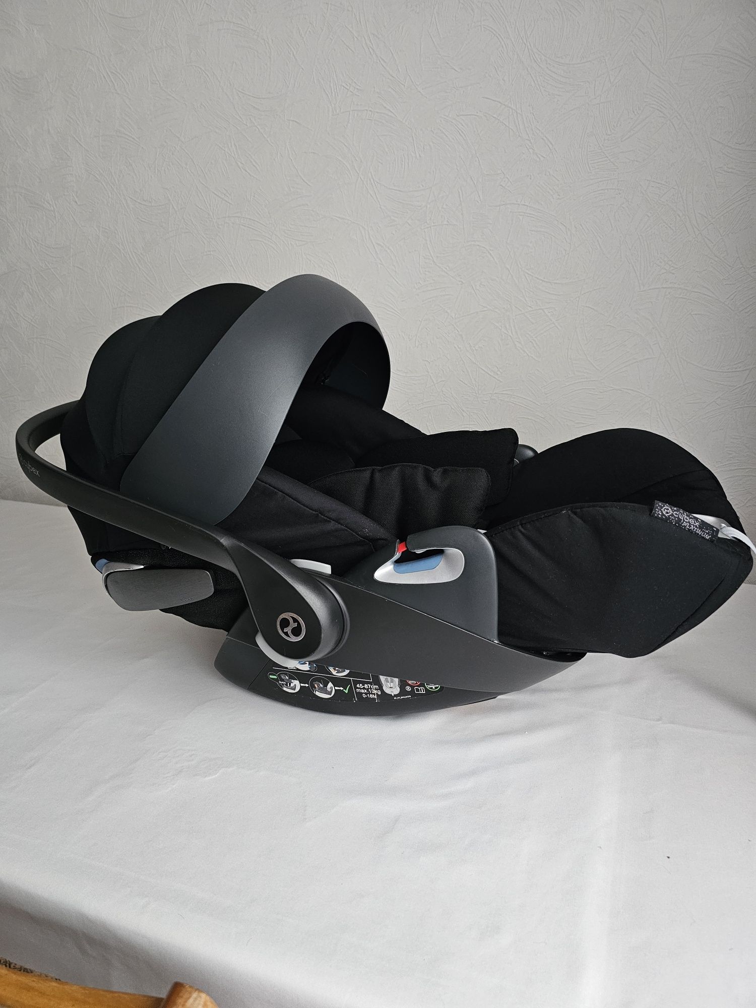 Cybex Cloud Z i- size deep black