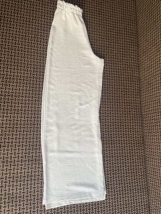 Білий костюм.