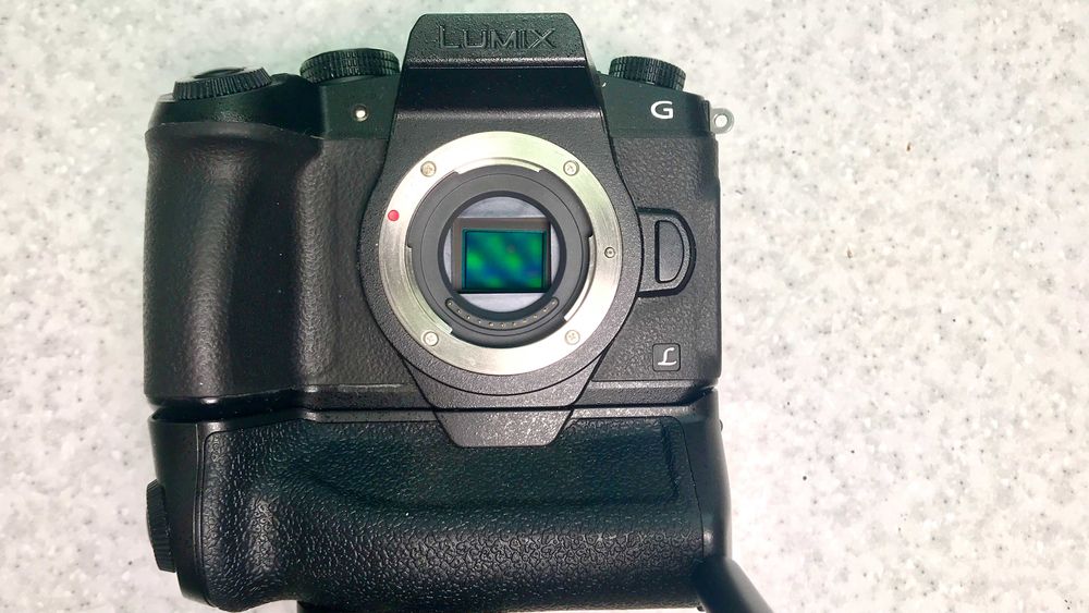 Panasonic Lumix DMC-G80 body + бустер