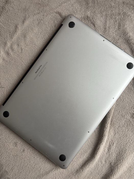 MacBook Pro 15” i7 / 16GB RAM 512 GB