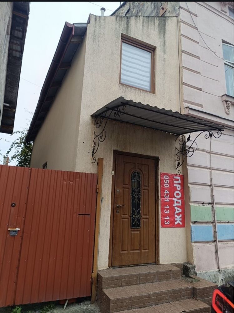 Продаж комерційного приміщення Фасад вул. Шараневича,17
