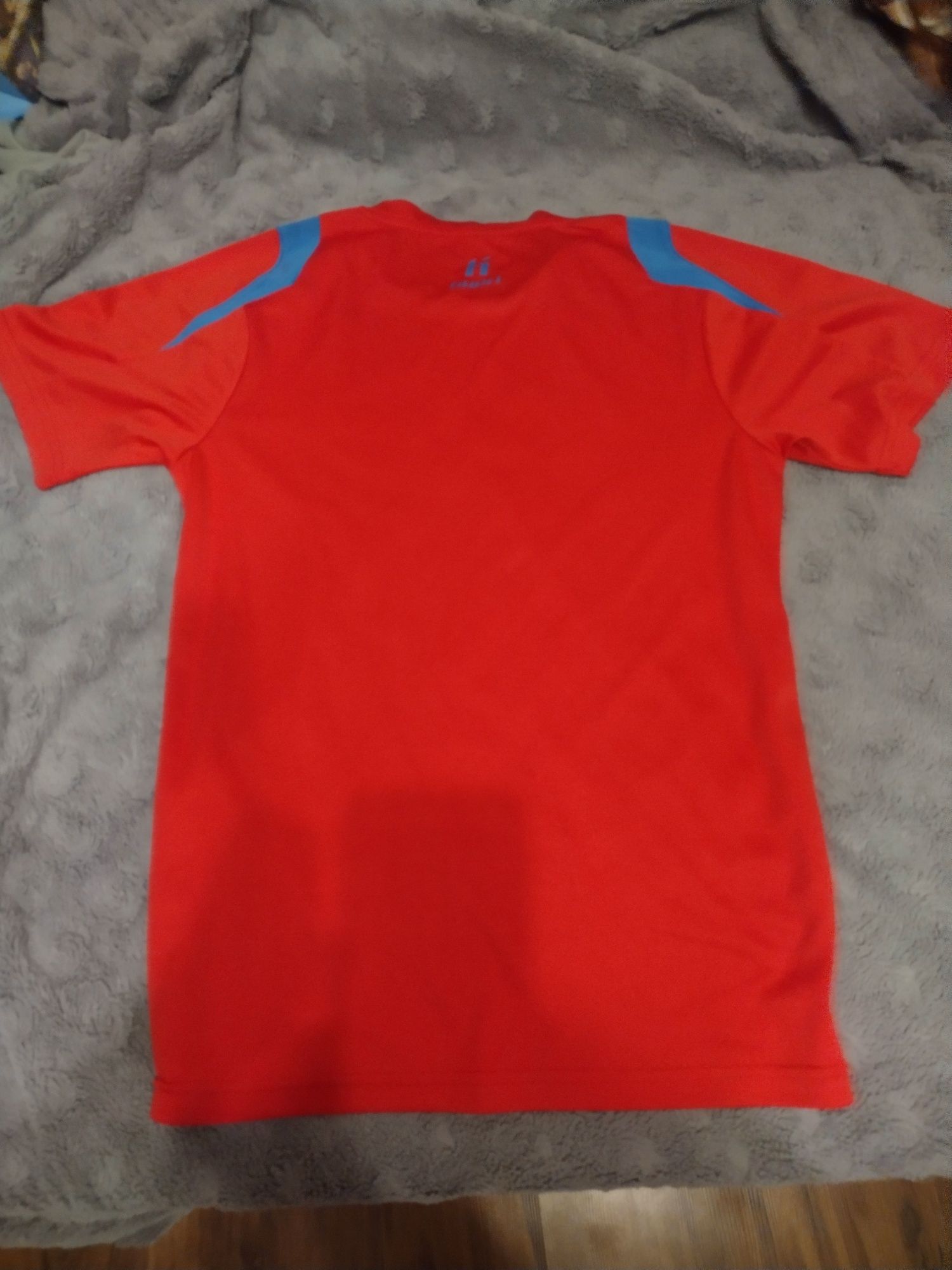 Dwa t-shirt rozmiar 158 żółta trochę wieksza