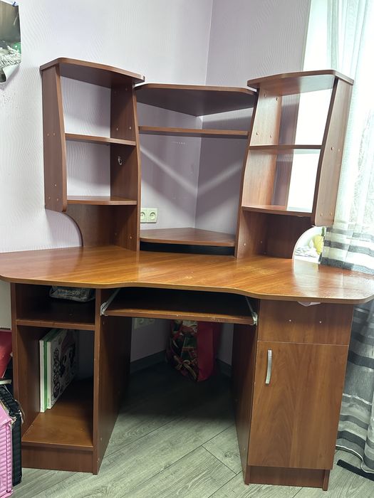 Стіл письмовий,угловий