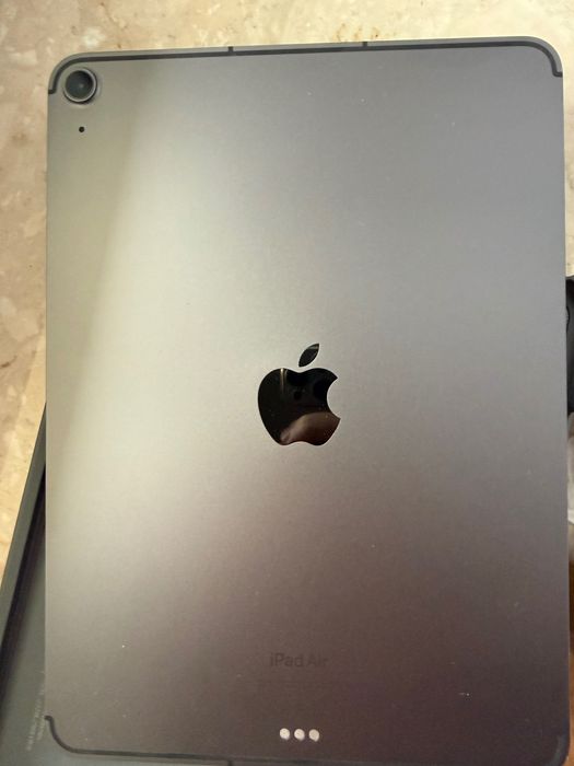 IPad Air 5 generacji Cellular 64 GB cellular klawiatura Logitech