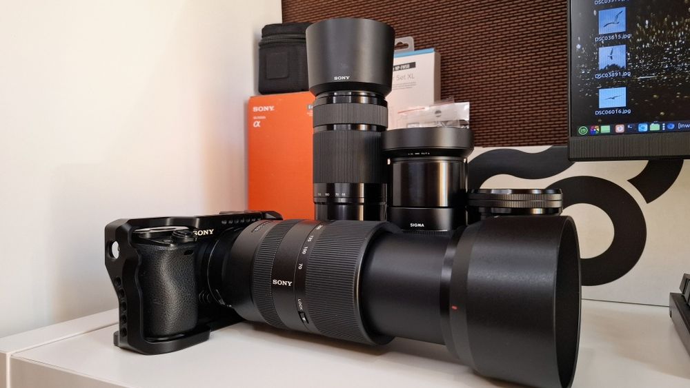 Sony A6000 Mega zestaw! 4 obiektywy, klatka, baterie,torba.Super stan!