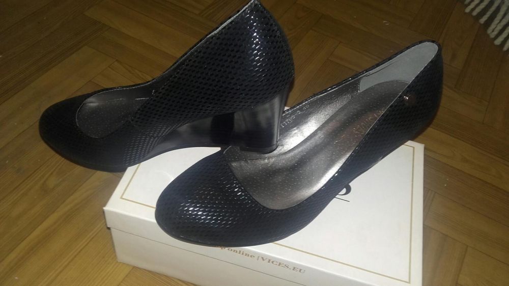 Buty czółenka,koturny czarne 39,nowe